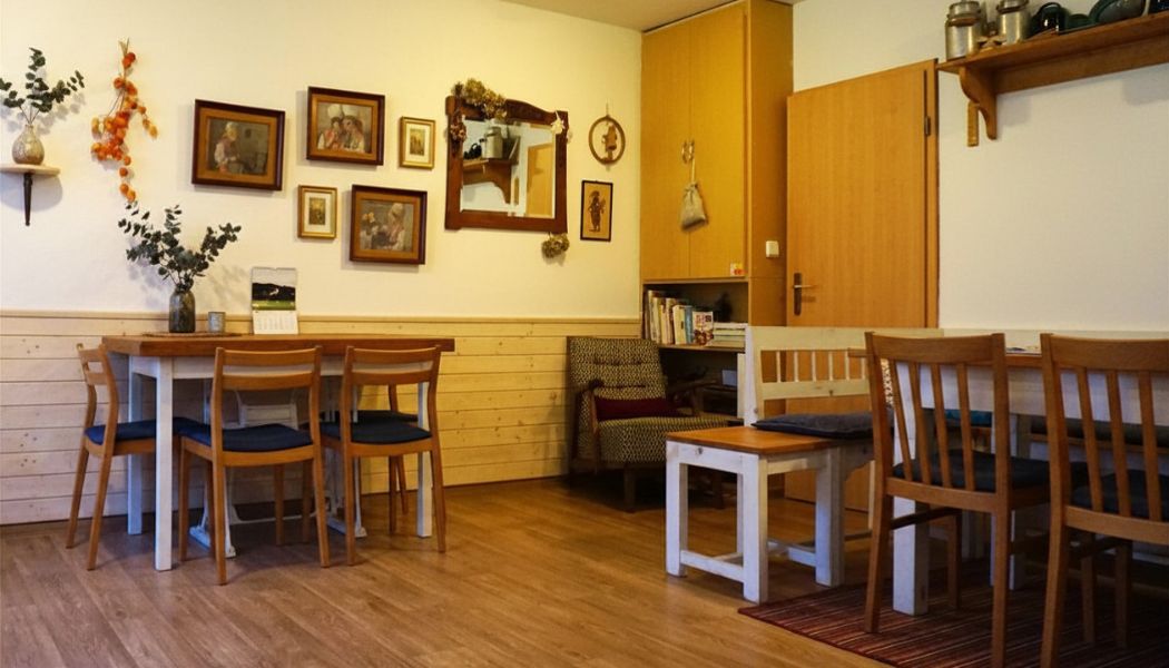 Společenská místnost chaty Bystré